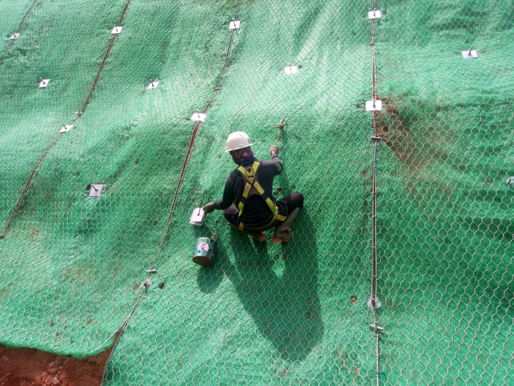 driven-nail-2.jpg Leuwikeris Dam