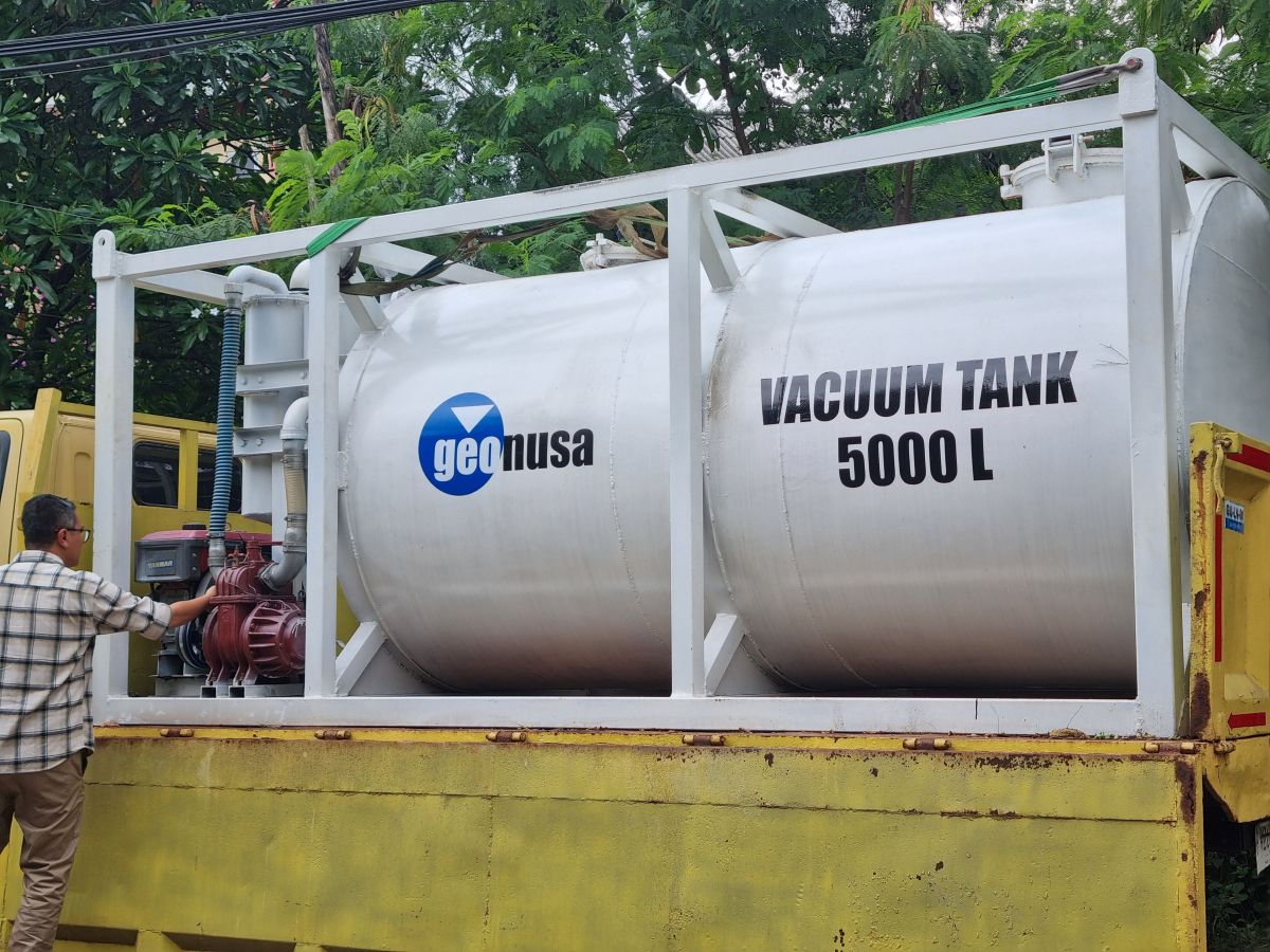 Water Vacuum Tank