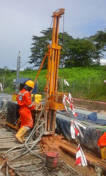 Instalasi Micropile di Tangguh, Papua, Indonesia (2013)